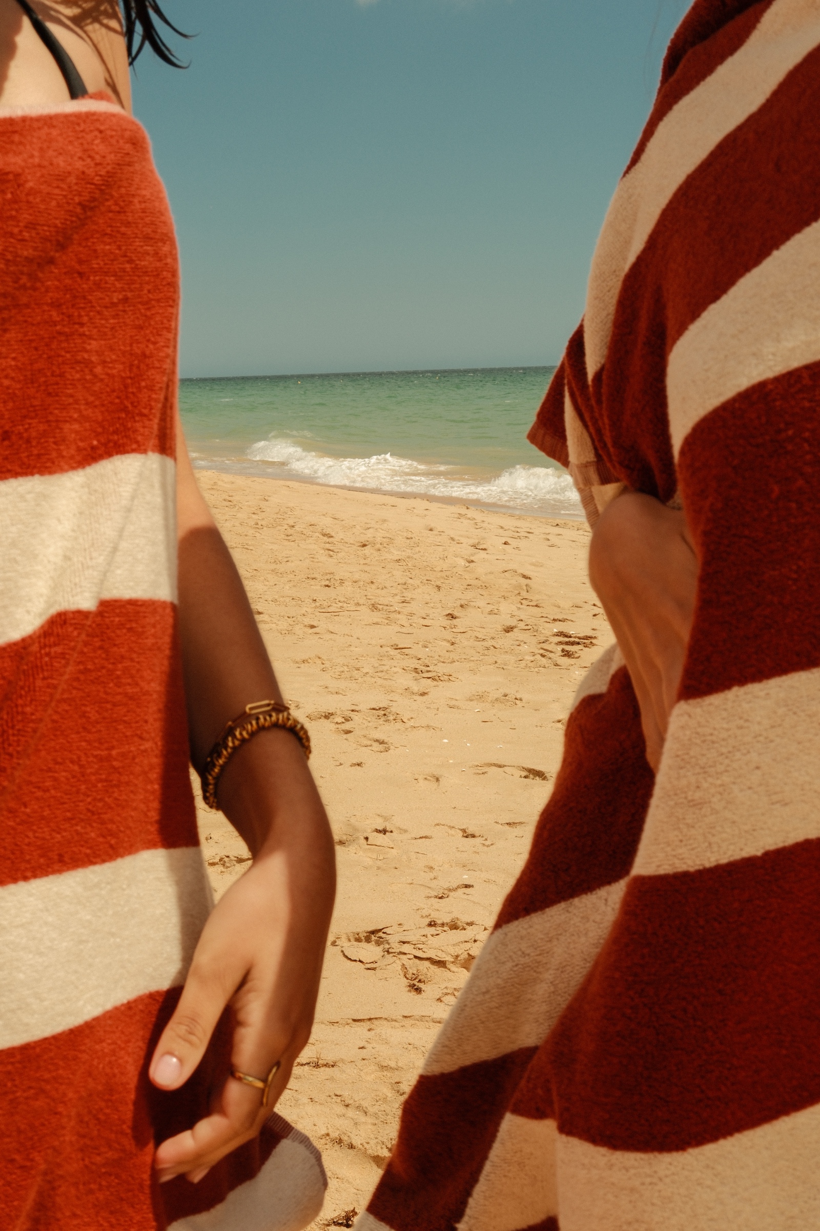 brasa terracotta towels at the beach