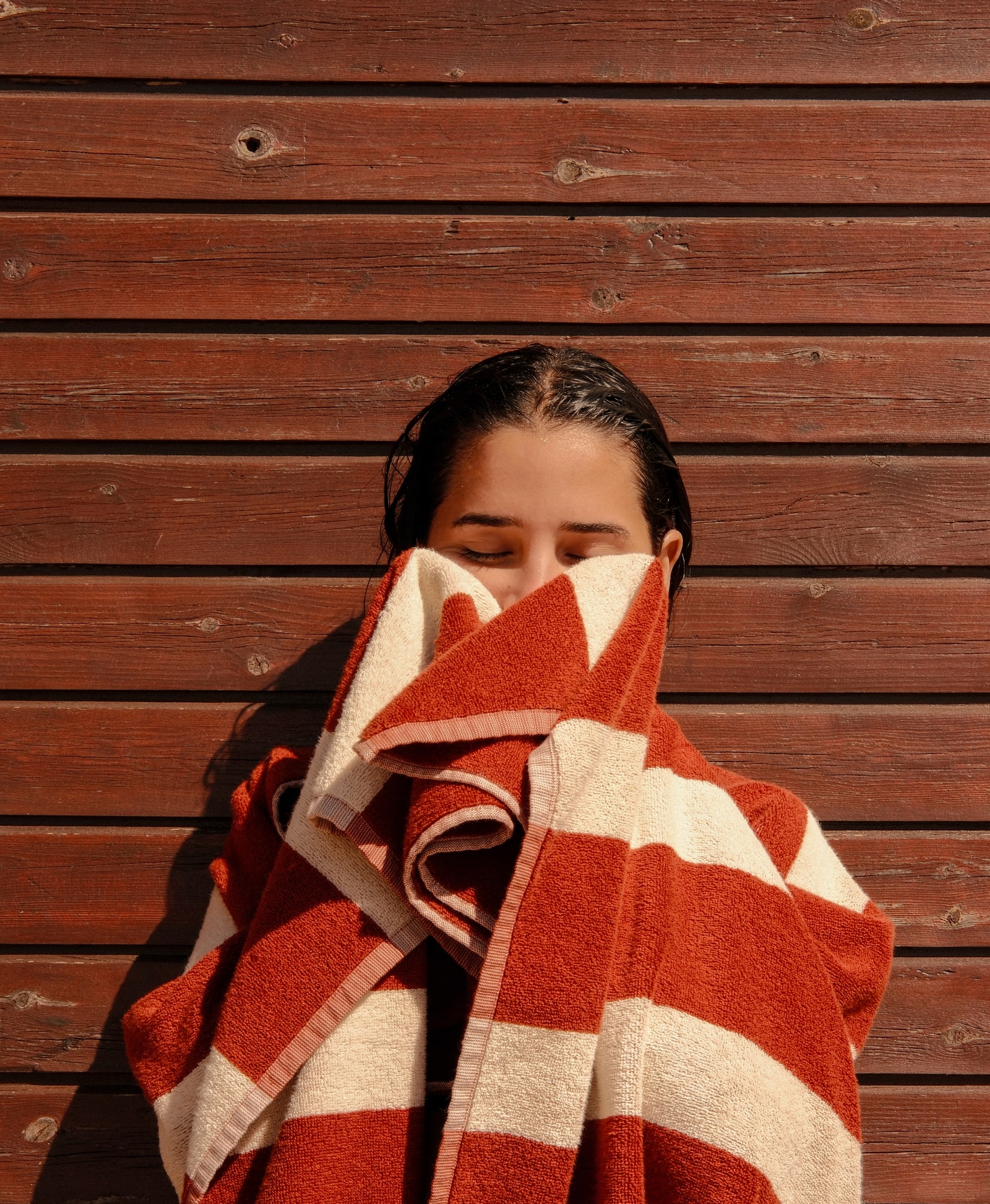 Leonor with folded brasa towels